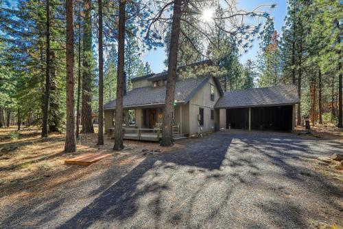 Cabin In The Pines - Black Butte Ranch Sm 144