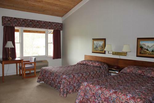 Posada High Meadows Inn