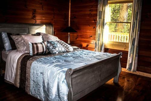 Lake View Cabin