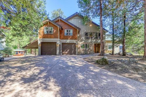 Rocky Pines Lodge