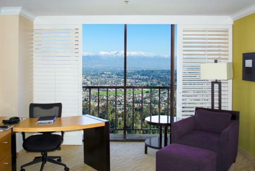 Hotel Pacific Palms Resort And Golf Club