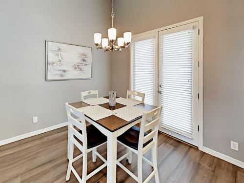 Apartamento 15221 Clubgate Drive Condo Unit 2104