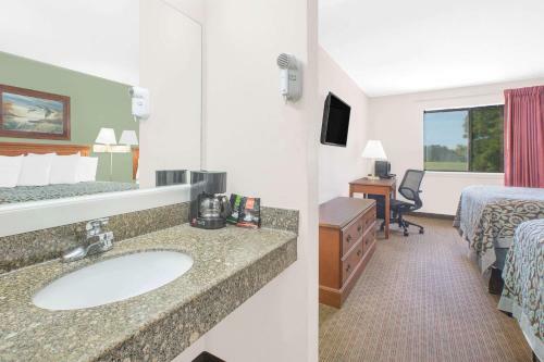 Hotel Days Inn & Suites By Wyndham Brinkley
