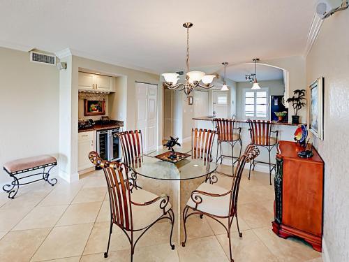 Apartamento 11650 Capri Circle South Condo Unit 104