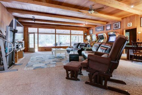 Molalla River Lodge