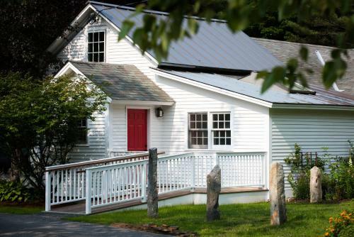 Hotel Four Columns