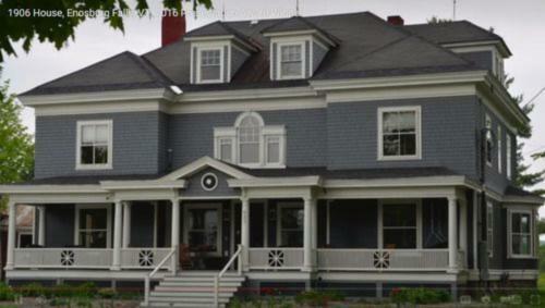 Bed & Breakfast The 1906 House And Carriage Barn