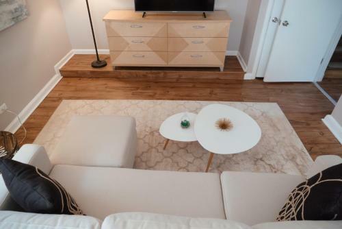 Beautiful Home! 25 Minutes To Downtown Chicago