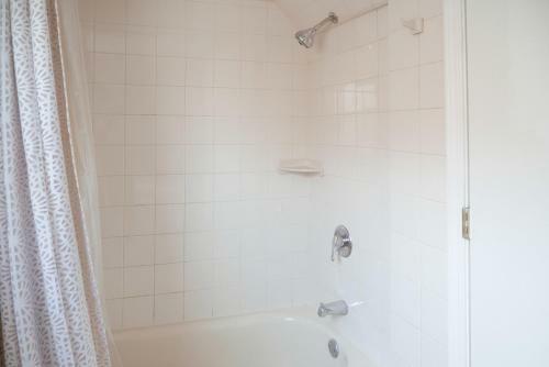 Beautiful Home! 25 Minutes To Downtown Chicago