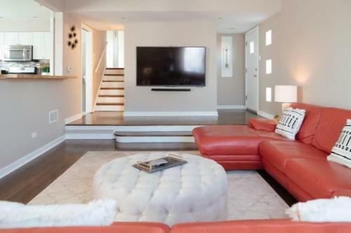 Beautiful Home! 25 Minutes To Downtown Chicago