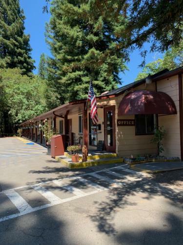 Hotel Dean Creek Resort