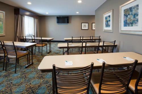 Grandstay Hotel & Suites Delano