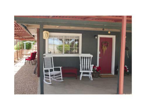 Cozy 2 Br On 4 Acres With Orchard