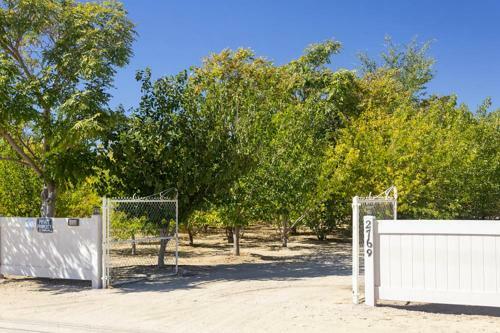 Cozy 2 Br On 4 Acres With Orchard