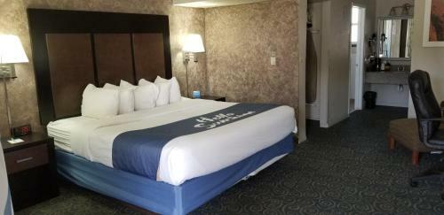 Hotel Days Inn & Suites By Wyndham Trinidad
