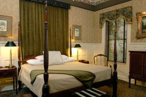 Bed & Breakfast Foley House Inn