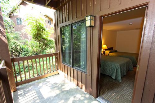 Lodge Cumberland Falls State Resort Park
