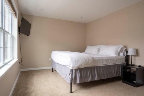 West Point Retreat 6 Bd 4 Ba