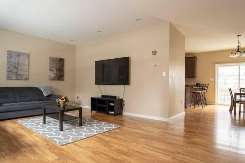 West Point Retreat 6 Bd 4 Ba