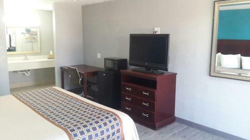 Motel Paris Inn And Suites