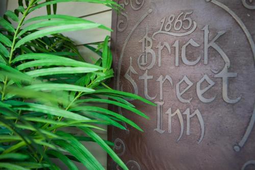 Bed & Breakfast Brick Street Inn
