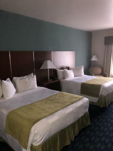Hotel Countryview Inn & Suites