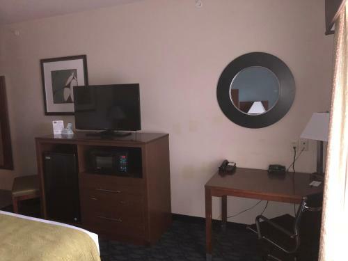 Hotel Countryview Inn & Suites