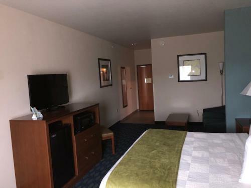 Hotel Countryview Inn & Suites