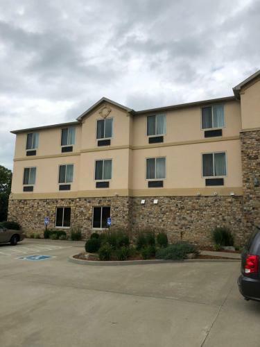 Hotel Countryview Inn & Suites