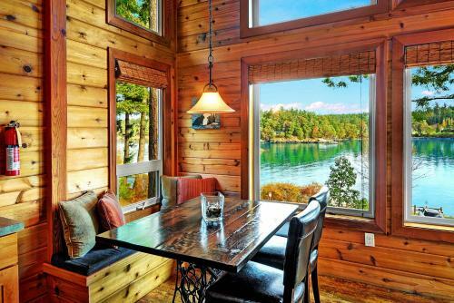 Hotel Snug Harbor Resort And Marina