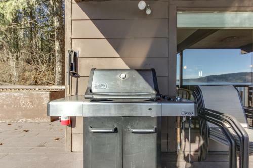 Mica Bay Serenity Cabin