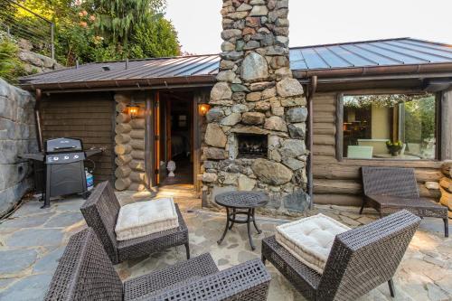 Little Log Cabin On Lake Washington