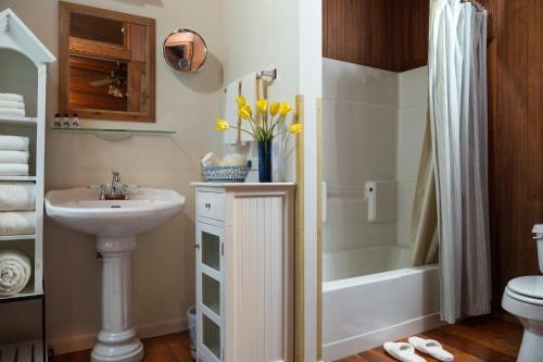 Magnolia Springs Bed And Breakfast
