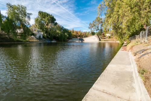 Lakes Edge Agoura Hills Home