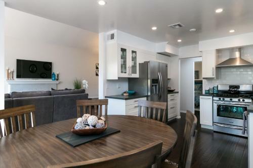 Lakes Edge Agoura Hills Home