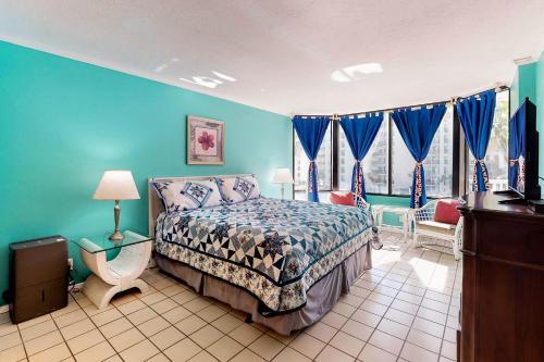 Royale Retreat (#9034-9035)