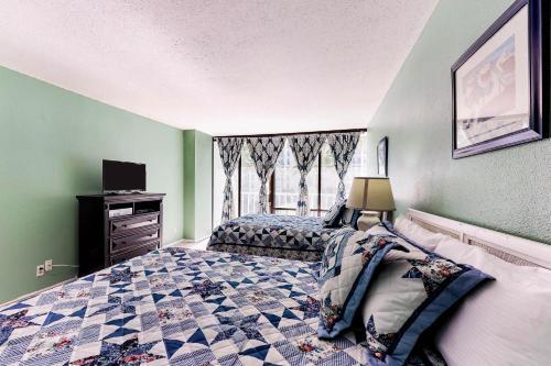 Royale Retreat (#9034-9035)