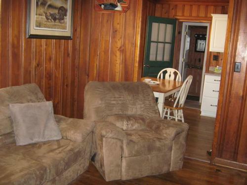 Lodge Carolina King Retreat