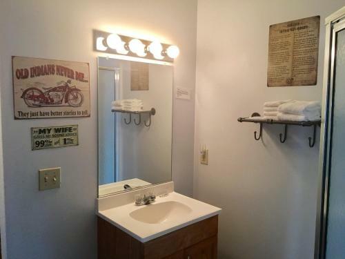 Hotel Fife Lake Lodging
