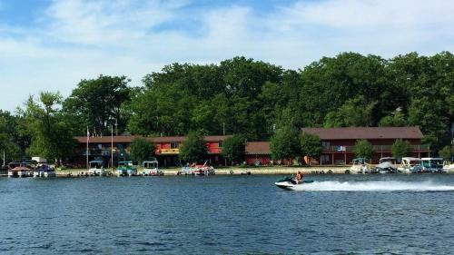 Hotel Fife Lake Lodging