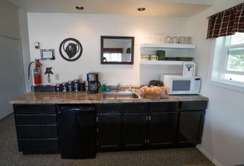 Bears Den B&B And Lodging