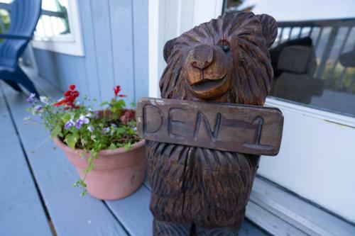 Bears Den B&B And Lodging