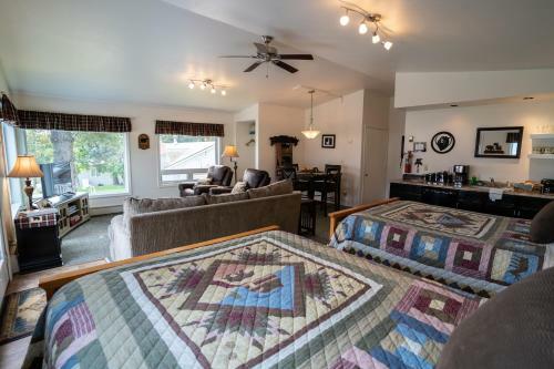 Bears Den B&B And Lodging