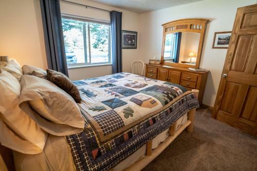 Bears Den B&B And Lodging