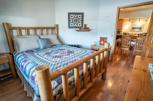 Bears Den B&B And Lodging