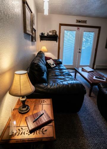 Bears Den B&B And Lodging