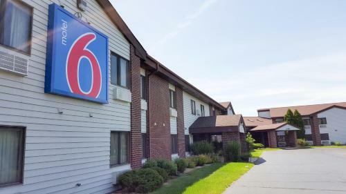 Hotel Motel 6 Saukville