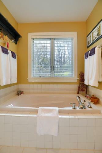 Hammer Creek Hideaway B&B