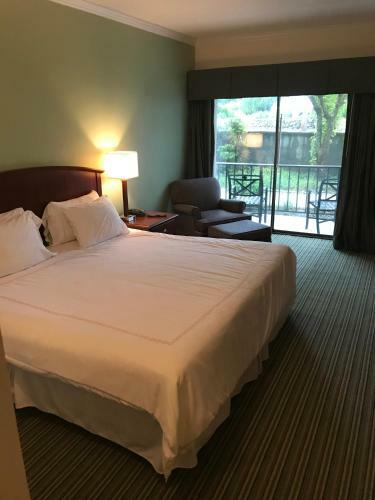 Hotel Cohasset Harbor Inn