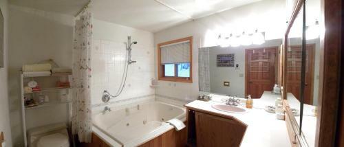 Alaska Chalet Bed & Breakfast